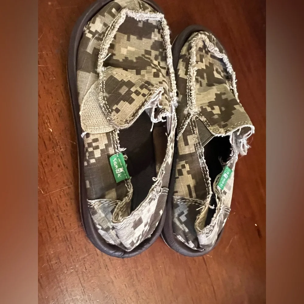 Sanuk Kids Camo Slip-On Shoes Toddler Boy Size 10 Lightweight Comfort